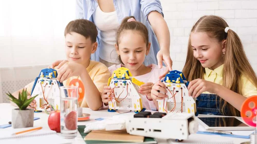 children are assembling a construction set